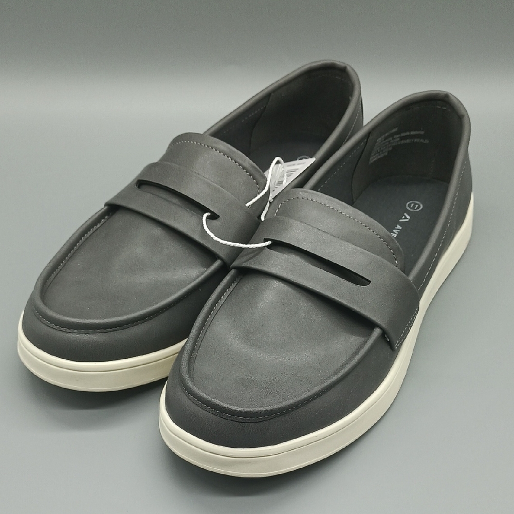 Avenue Men's Black and White Loafers
